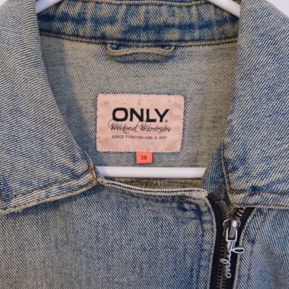 Poison Studded Cropped Denim Jacket - Picture 5 of 8